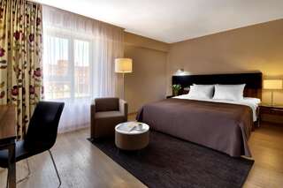 Отель Hotel Moderno Познань Улучшенный номер с кроватью размера «king-size»-1