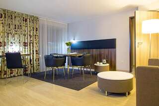 Отель Hotel Moderno Познань Люкс с кроватью размера "king-size" и джакузи-7